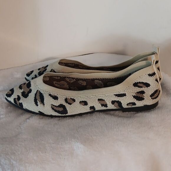 Leopard Print Women's Flats - Picture 2 of 9